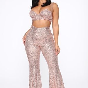Fashion Nova Glitzy babe set, Rose Gold.